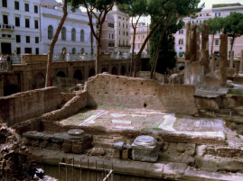 Seitenansicht Tempel C - Reste der Cella